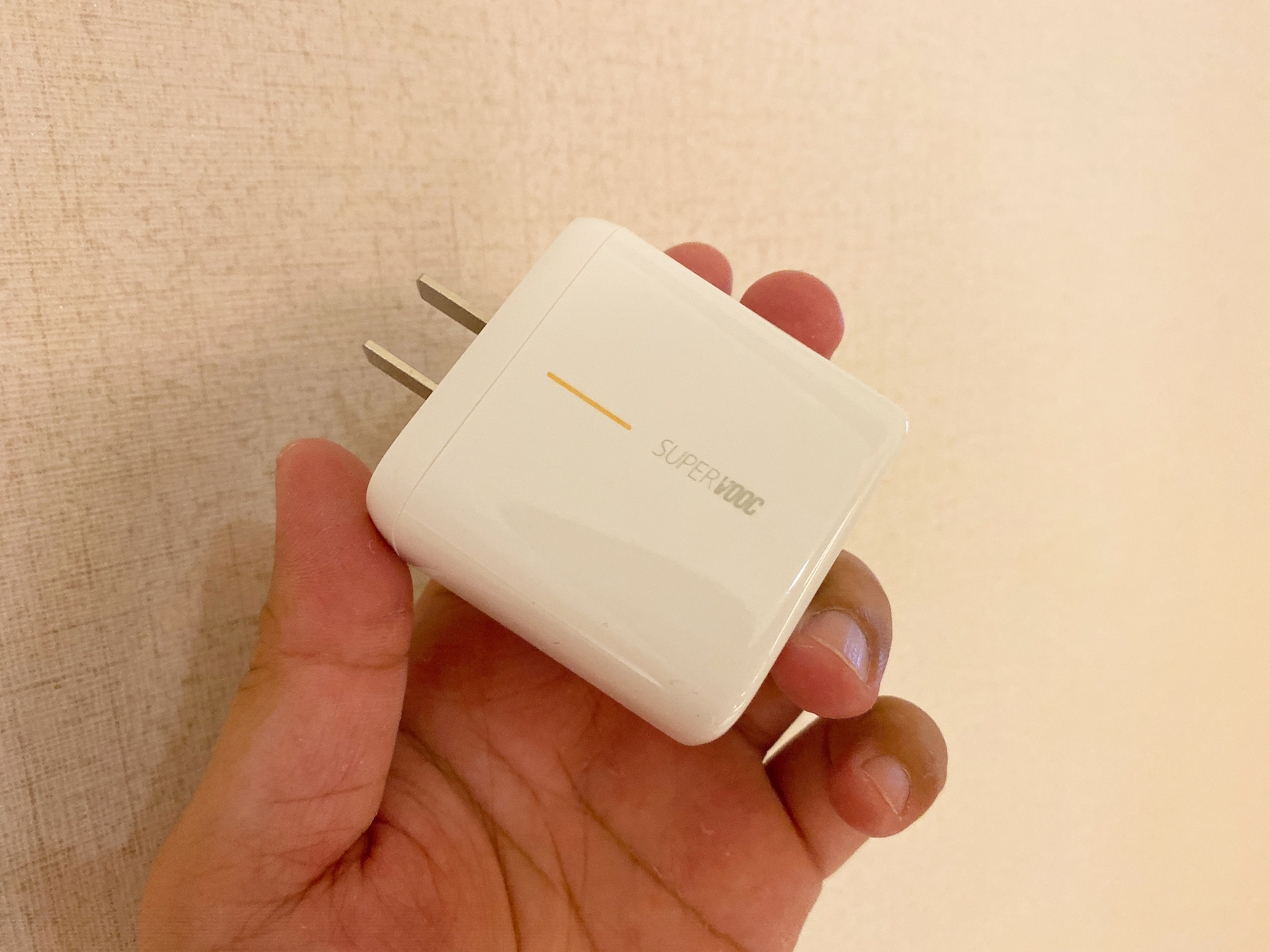 0 的 65w 充电器只有这么大下面是我在假期拍摄的一段视频,为了能让