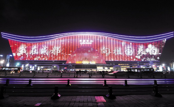 国庆假日期间,户外媒体竟然集体刷屏了!