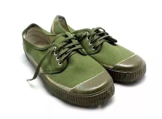 解放鞋  改革开放  市场自由 "美"得不一样  到上世纪70年代初期和