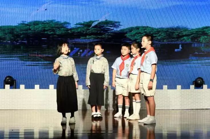 传承红船精神争做新时代好少年红船少年喜迎少先队建队70周年