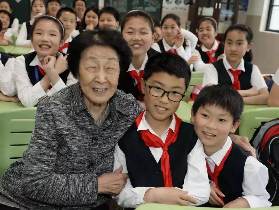 人民教育家于漪教师首先是个大写的人