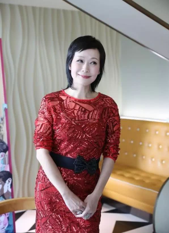 叶童用上了十级美颜也挡不住衰老看她打扮早就是老年人了