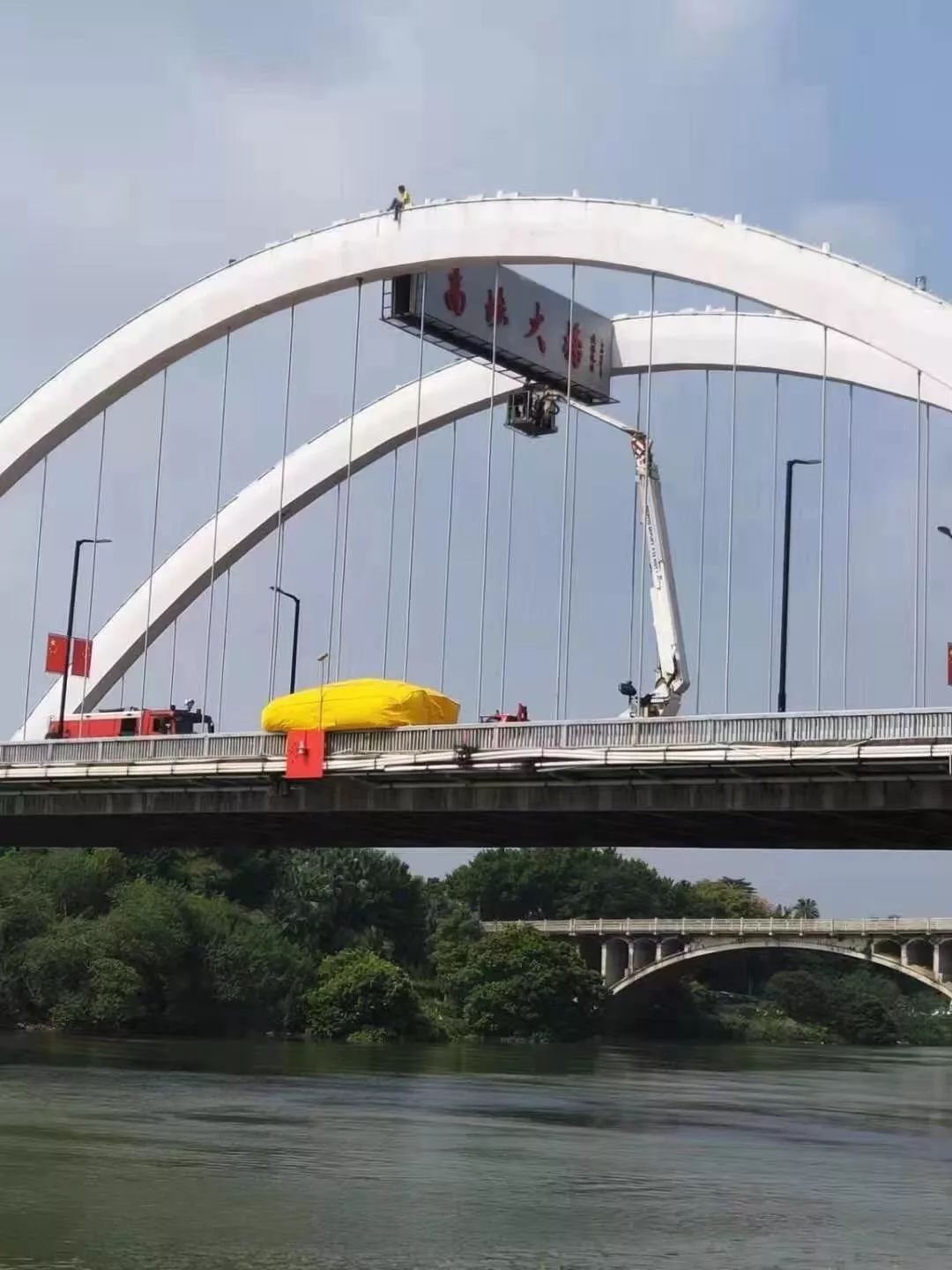 突发刚刚东莞市高埗大桥又有人欲跳桥