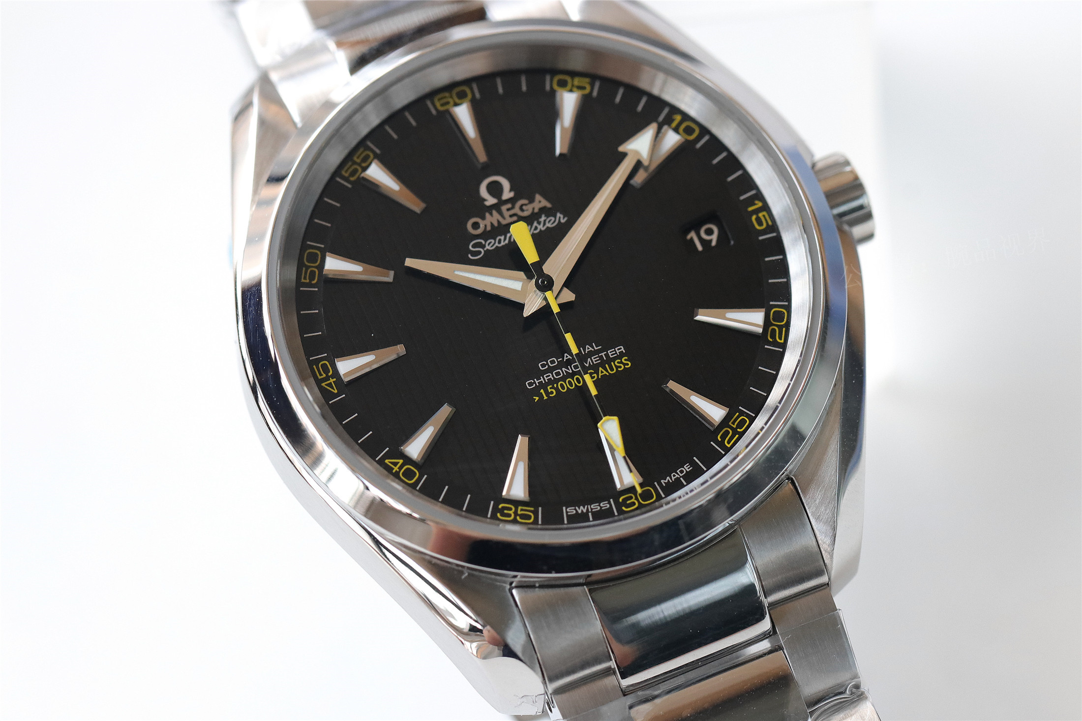 腕品视界vs欧米茄海马150米黑面大黄蜂评测