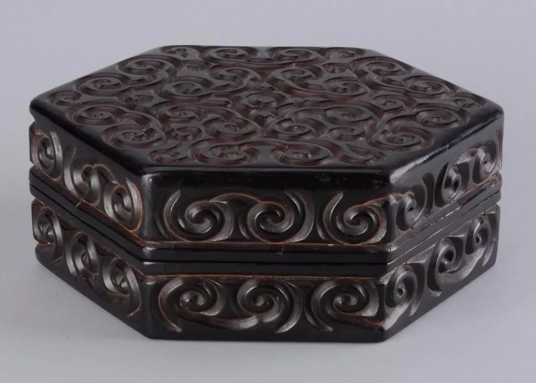 漆器中的贵族剔犀