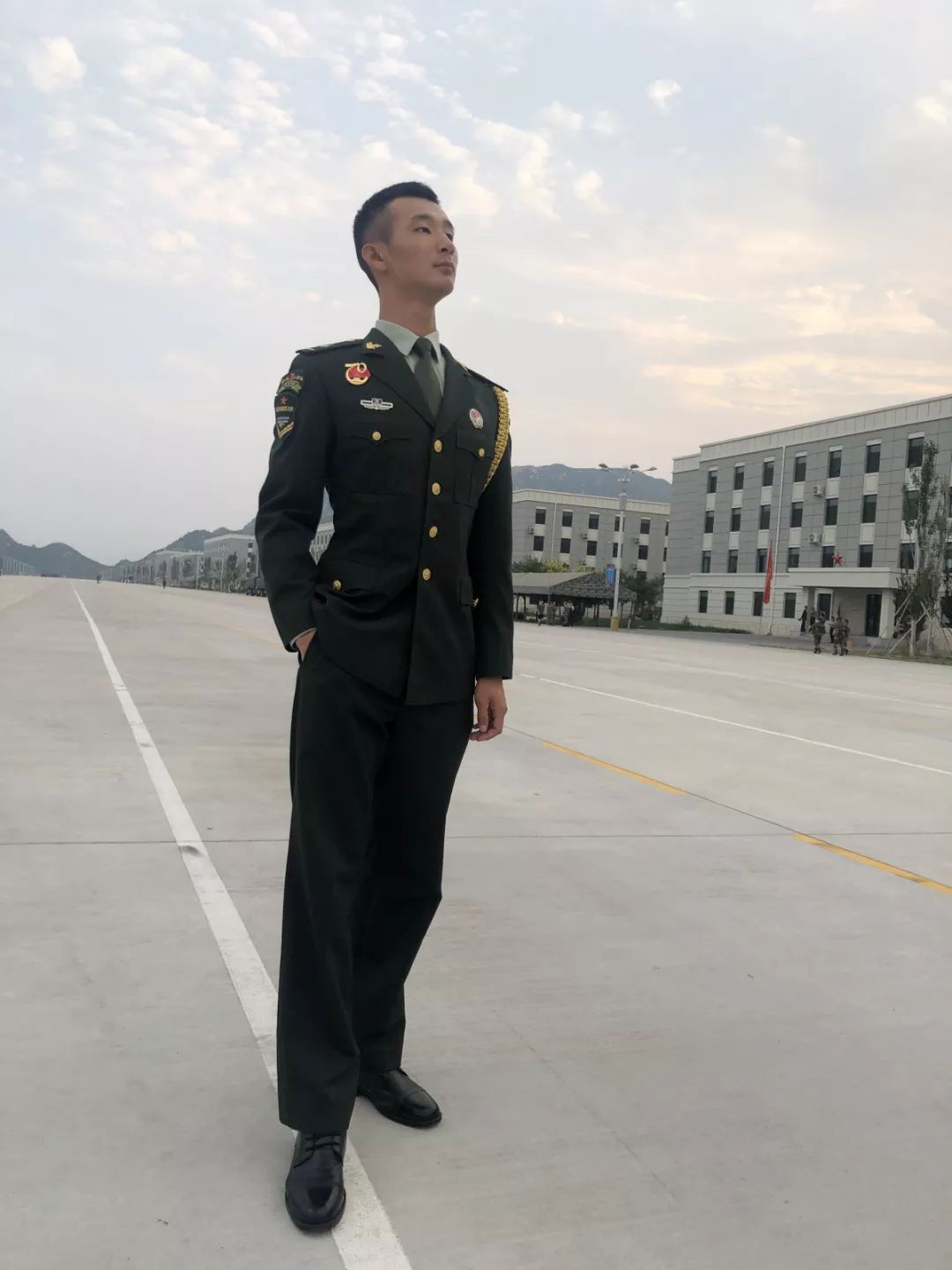 河源靓仔张文健参加国庆阅兵半年多磨破6双皮鞋