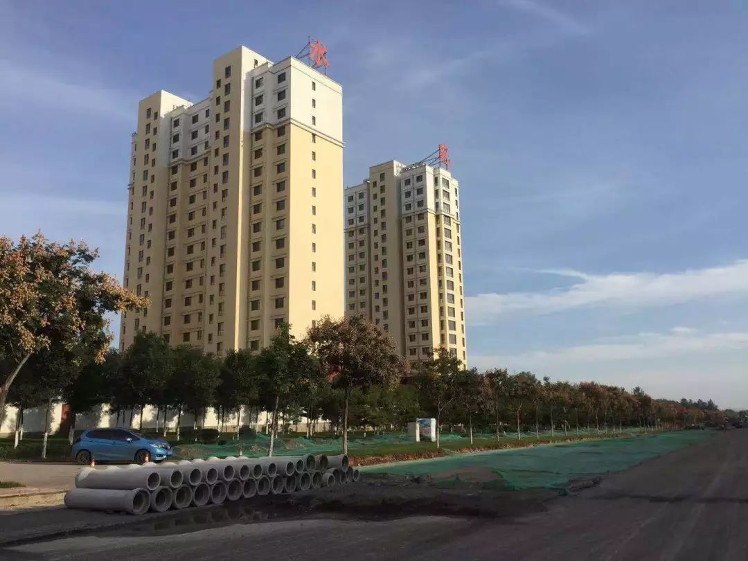 苑小区和世纪家园小区的居民可以通过炎帝大道路面下原有的两个涵洞