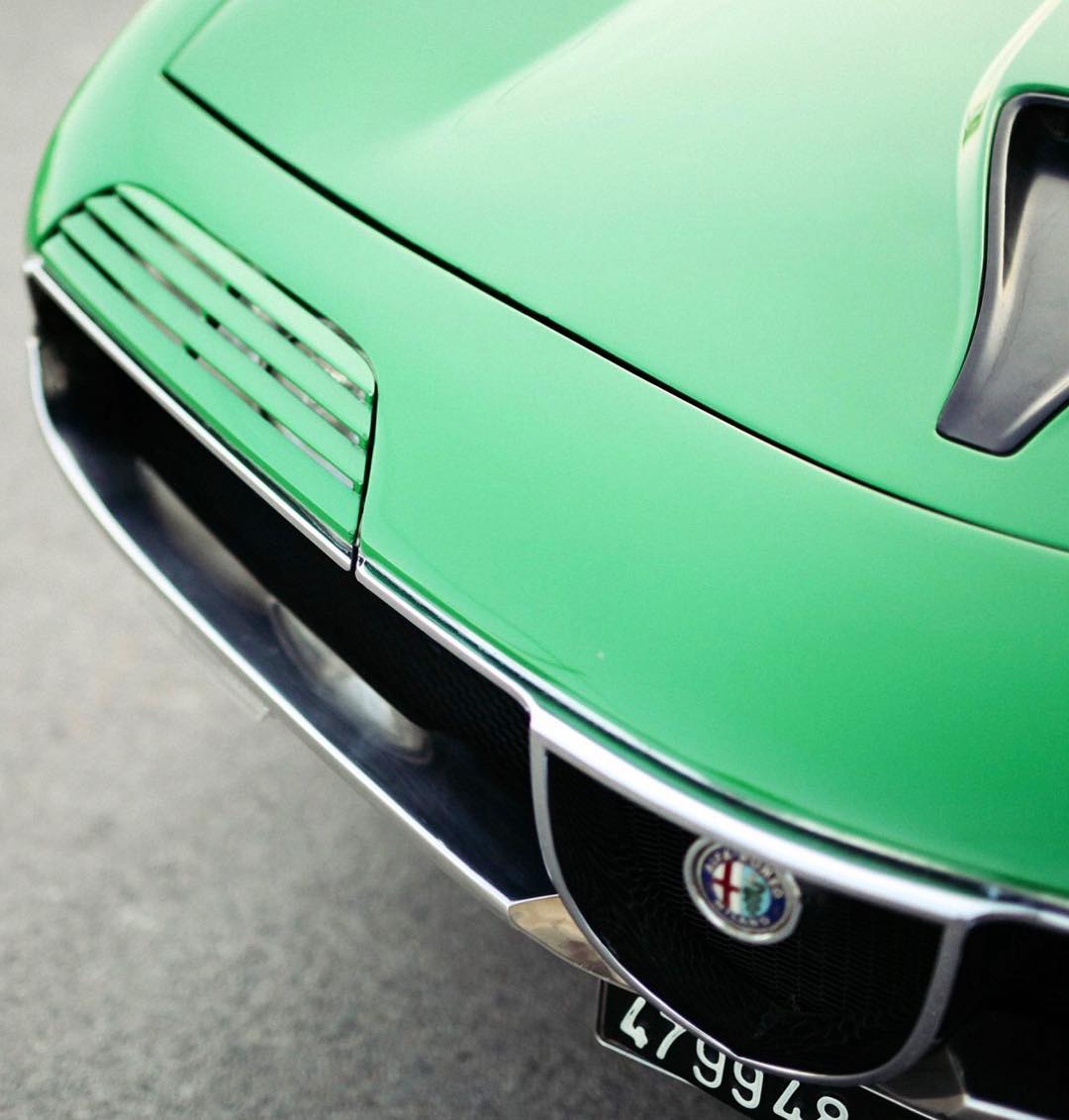 采用亮绿色车漆的阿尔法·罗密欧montreal!
