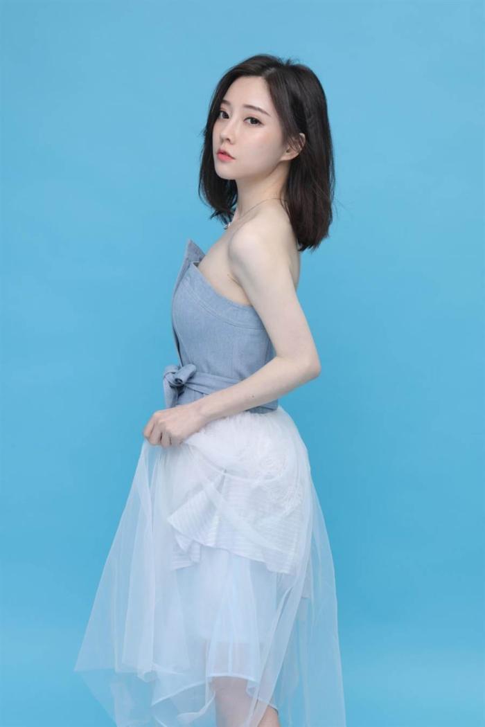 冯提莫近日网红一姐冯提莫发文宣布与斗鱼直播平台合