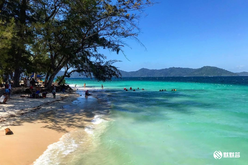 说起到东姑阿都拉曼国家公园出海浮潜,马穆迪岛「mamutik」 ,沙比岛