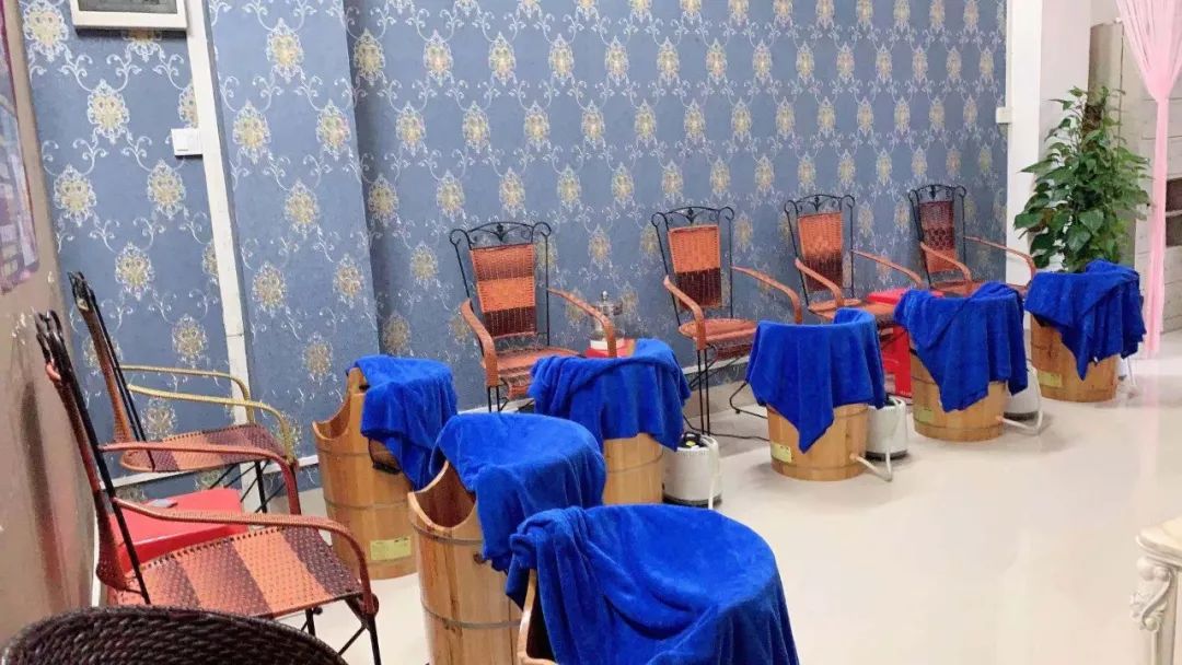 1299元↓ 套餐包含 ↓背部拔罐排毒1次暖宫暖胃减肥4次藏药熏蒸足疗4