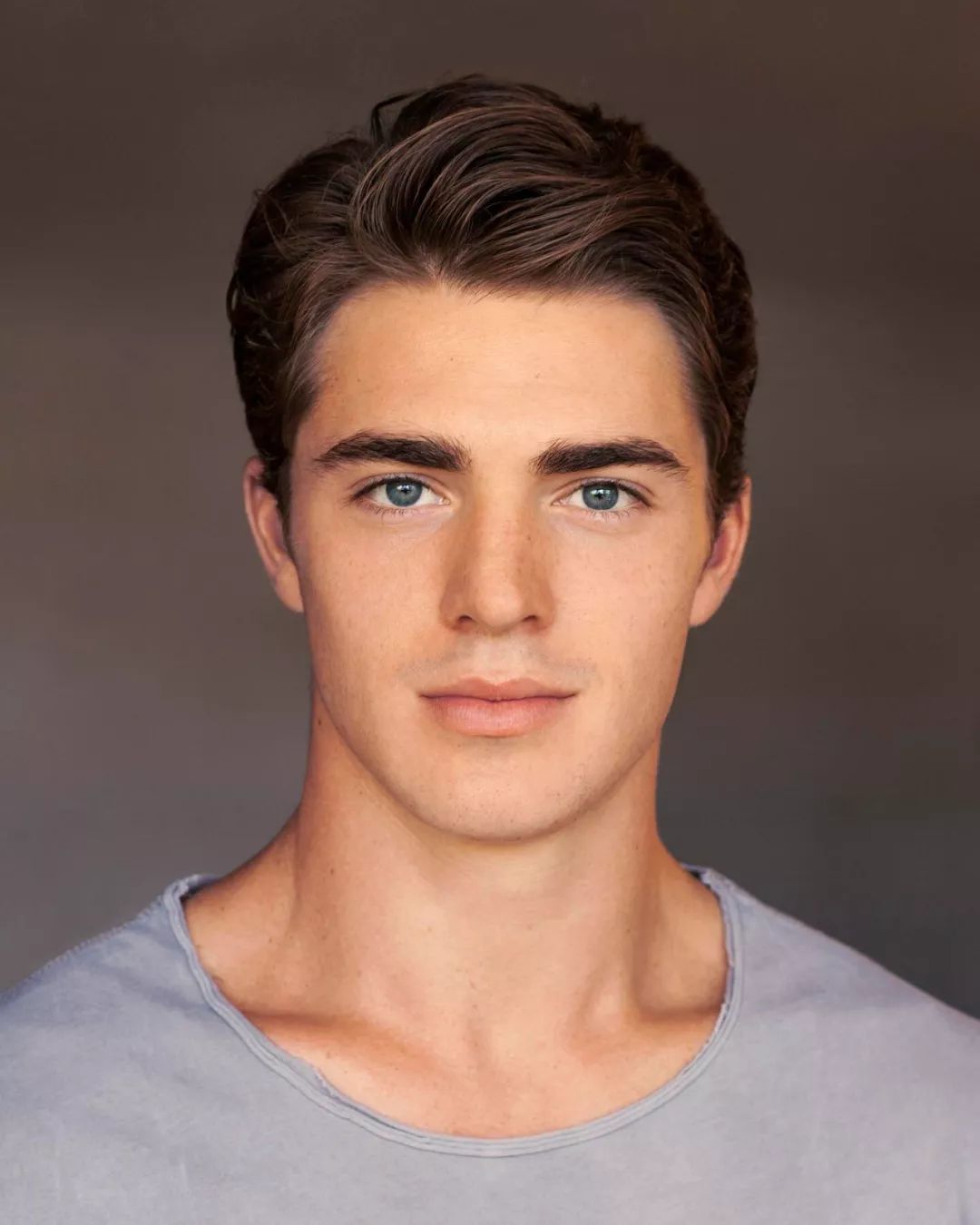 他才客串两分钟的《美国恐怖故事》就红了,肌肉身材让人尖叫!_spencer