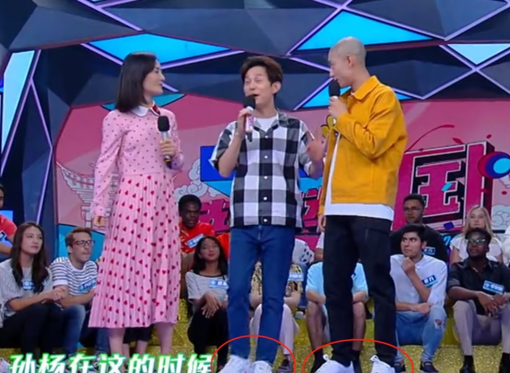 当张一山和何炅同台,两人真实身高一望而知,脚上鞋子"真相"了