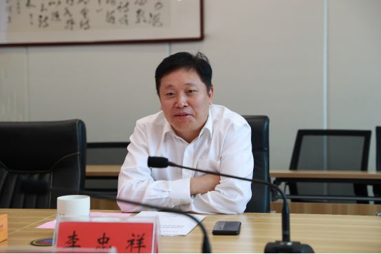 李忠祥讲话李忠祥邀请茅台成为贵阳农商银行的战略投资者,表示,蛾年