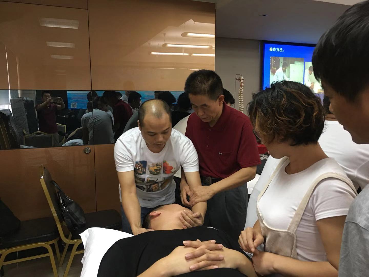 龙氏正骨手法颈椎教学现场