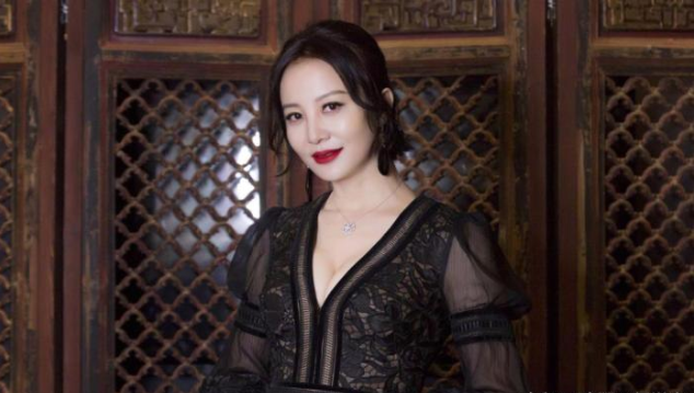 她是"整容最成功的女星",不结婚不生娃,今50岁嫩的像30岁!