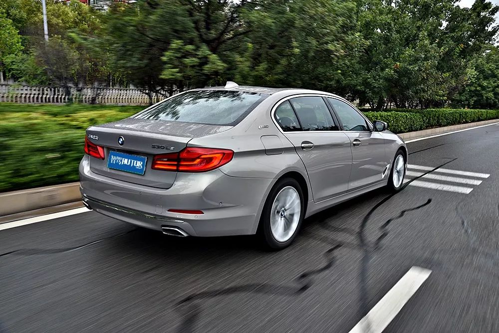 试驾丨华晨宝马540li不被大家的眼光所左右走自己的路你才是最强者