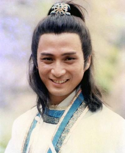 年轻时的汤镇业帅到极致,翁美玲为他殉情,如今61岁沦为跑龙套_香港