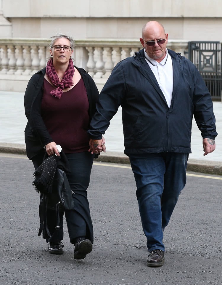 英国伦敦,车祸遇难的英国小伙邓恩的父母前往会晤英国外交大臣拉布