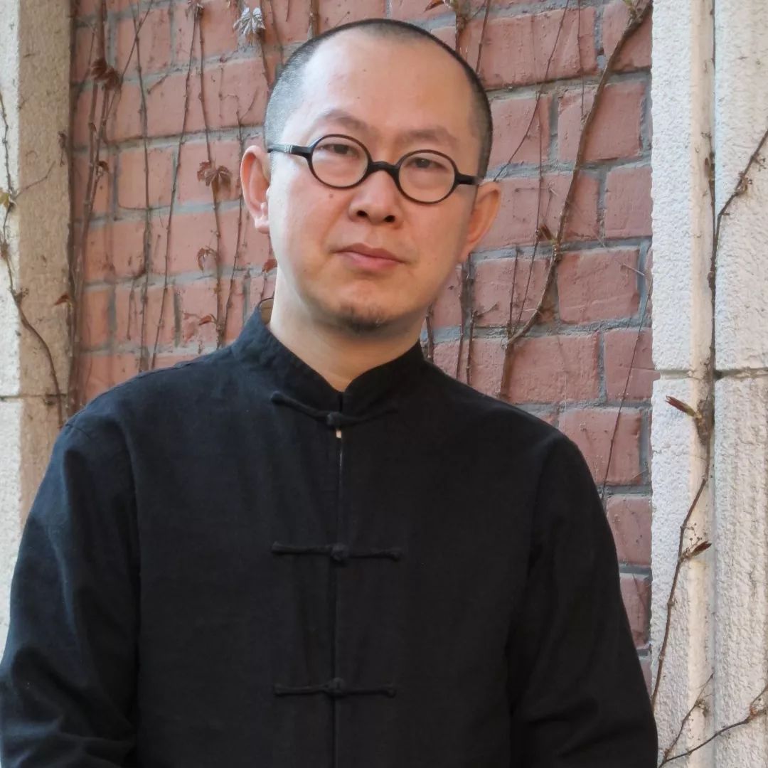 举行,我校美术教师张铁刚被中国海派玉雕协会评为"中国海派玉雕大师"