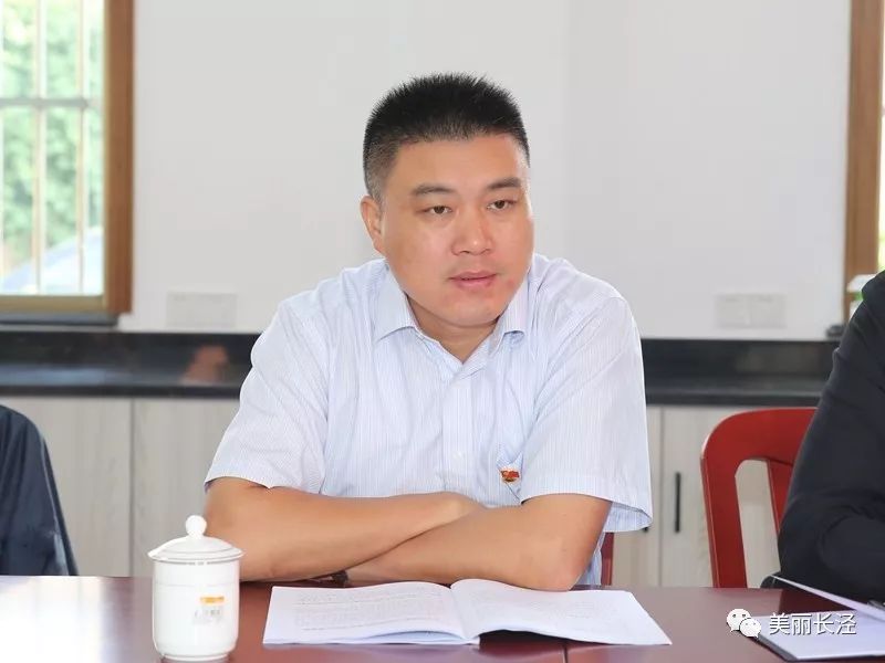 国虔向南漻村进行了巡察情况反馈,南漻村党总支书记李明法作表态发言