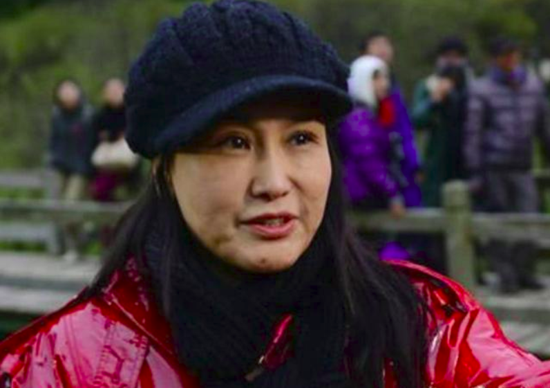 如今王茜已经年近半百,并没有再嫁,两人共同抚养的徐庆东与前妻的女儿