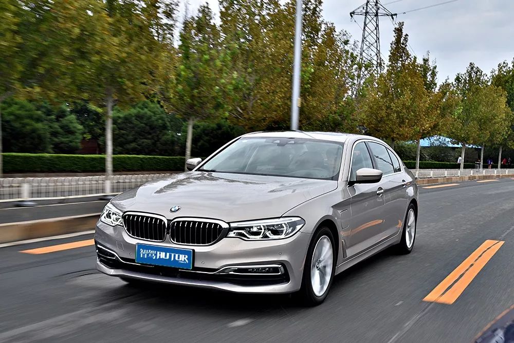 试驾丨华晨宝马540li不被大家的眼光所左右走自己的路你才是最强者