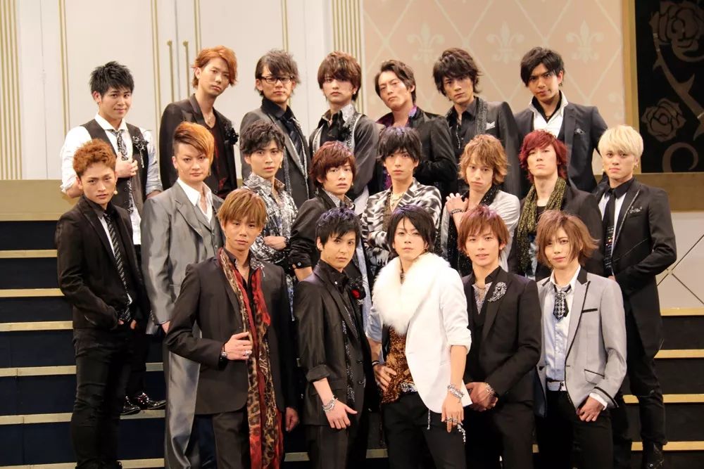 名牌大学高材生辍学做"男公关"!