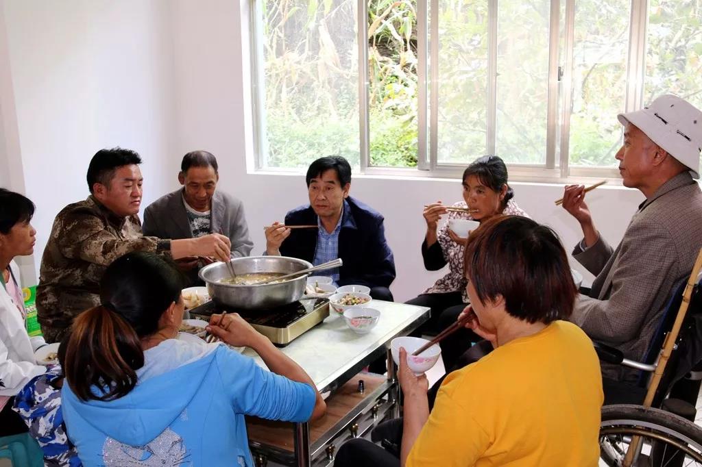 周云锋到乐丰乡走访贫困群众