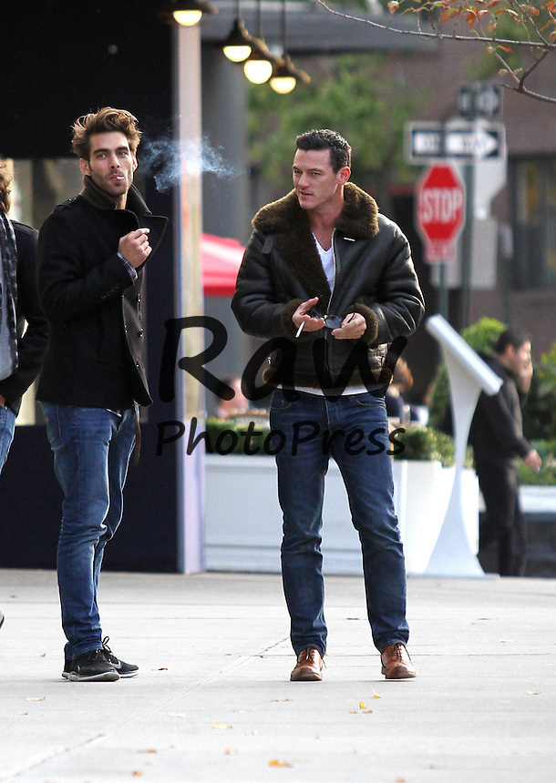 原创男人40一枝花,英伦美1 luke evans除了演员,男模外即将发布新专辑