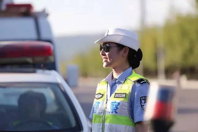 警花联系方式 回复:联系上海公安消防总队政治部文工团 朱彦婷凡经历