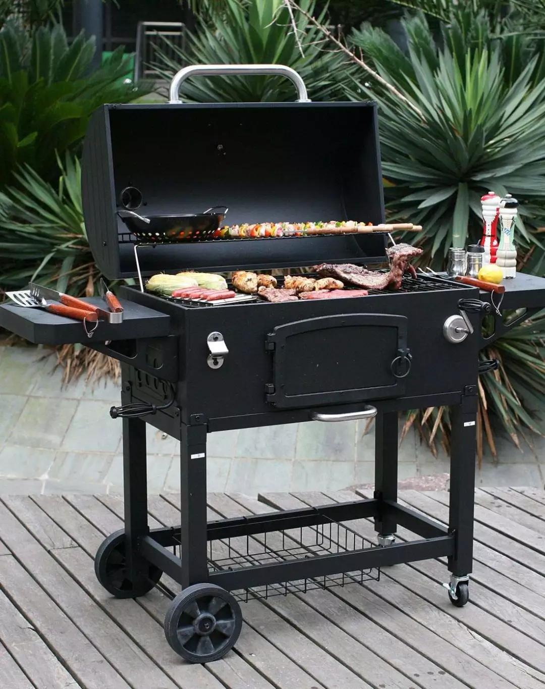 美式烧烤架 "滋滋"作响声中 等着美味佳肴出炉 赏|亲子游乐场 亲子