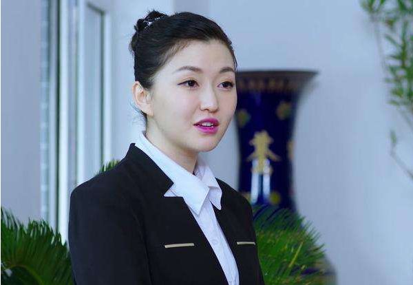 被乡村爱情埋没的"人间尤物",软柿子身材超抢镜,扮丑太可惜!_冯溪