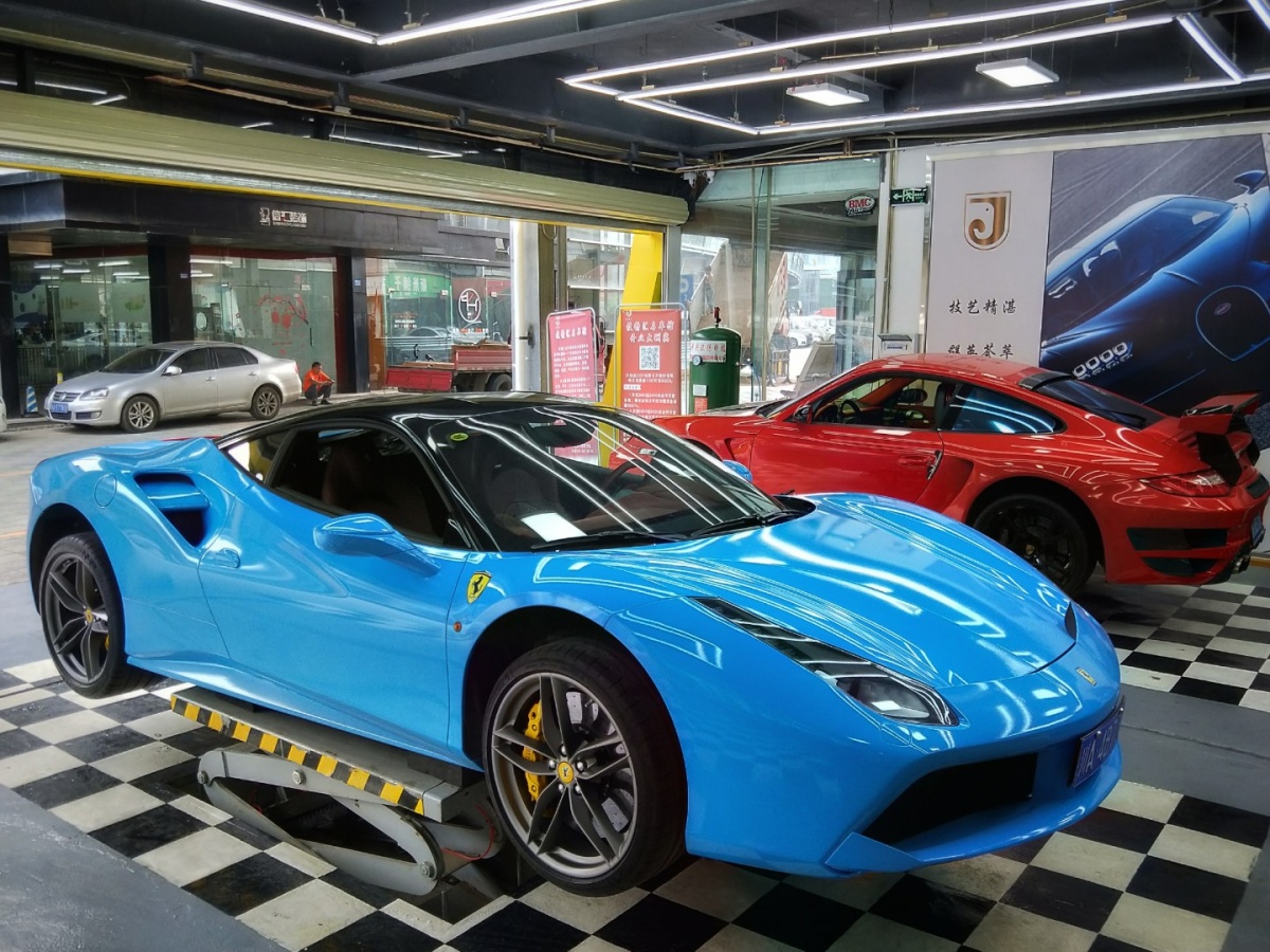 电光樱花粉色的法拉利488除了春天的气息还有满满粉嫩少女心