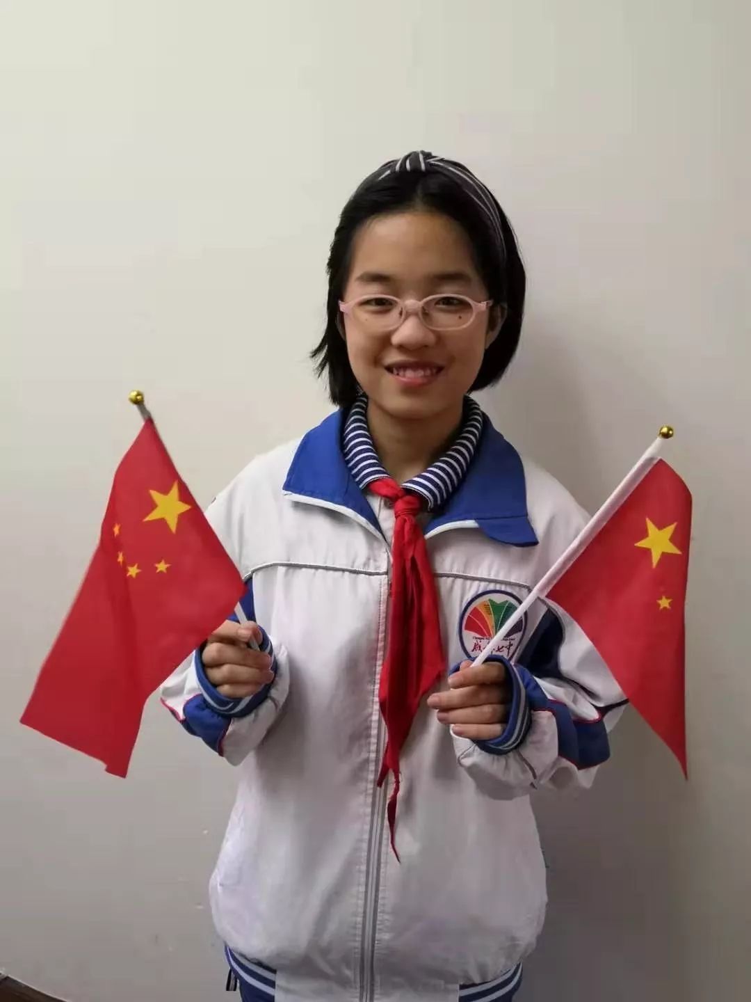 影片开始前初二一班班主任林岚老师向同学们提出两个引人思考的问题