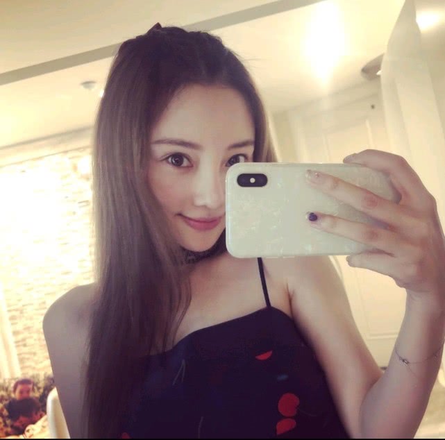 疑似李小璐小号曝光,近照大变样,还将甜馨名字改了?