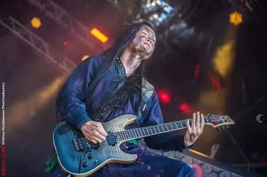 q3:梦灵今年更换了吉他手和键盘手还增加了民乐种类,新的阵容给乐队