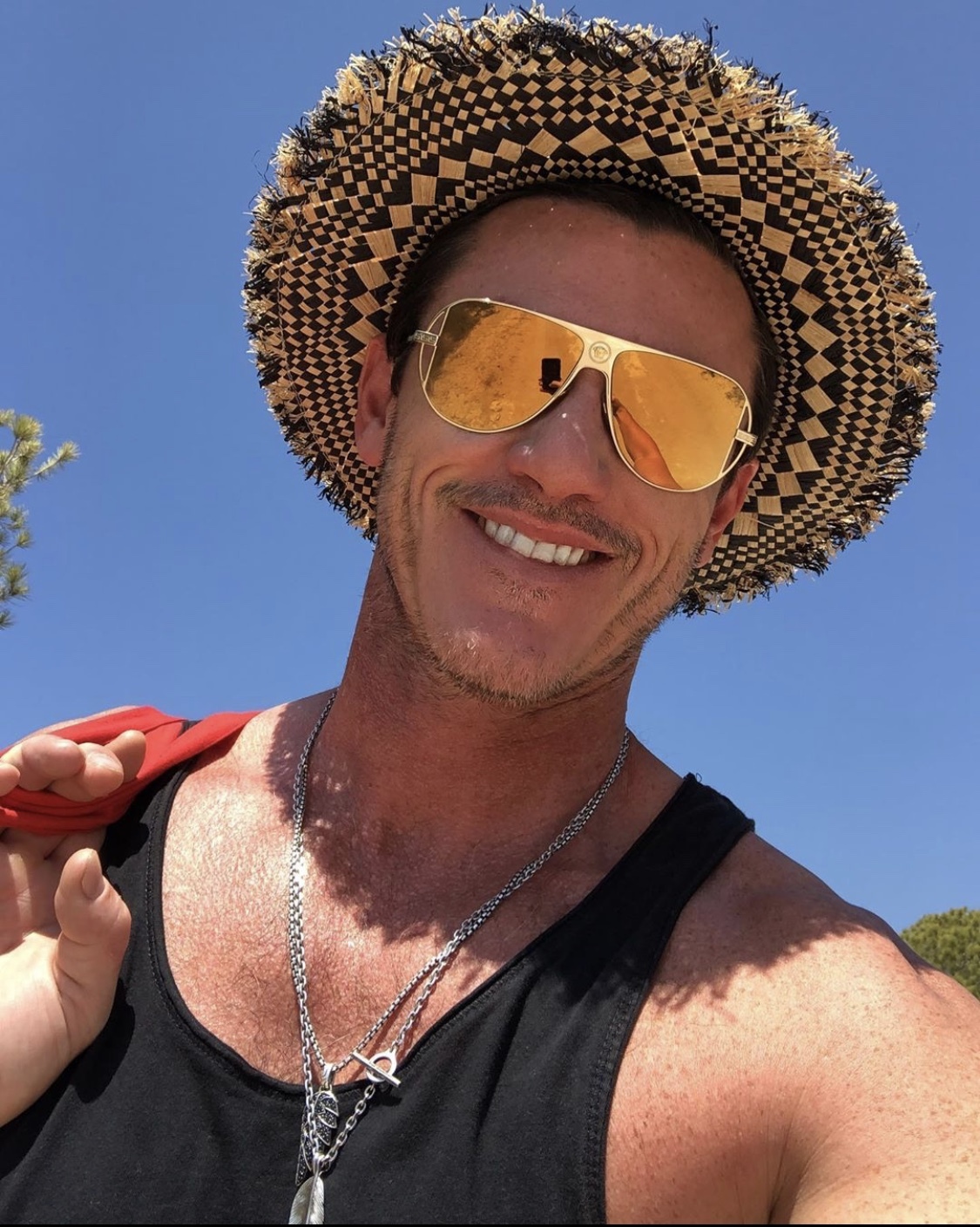 原创男人40一枝花,英伦美1 luke evans除了演员,男模外即将发布新专辑