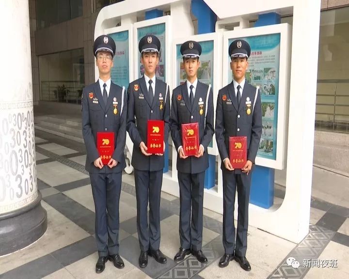 解放军第九二三医院4名文职人员参加国庆阅兵凯旋归队