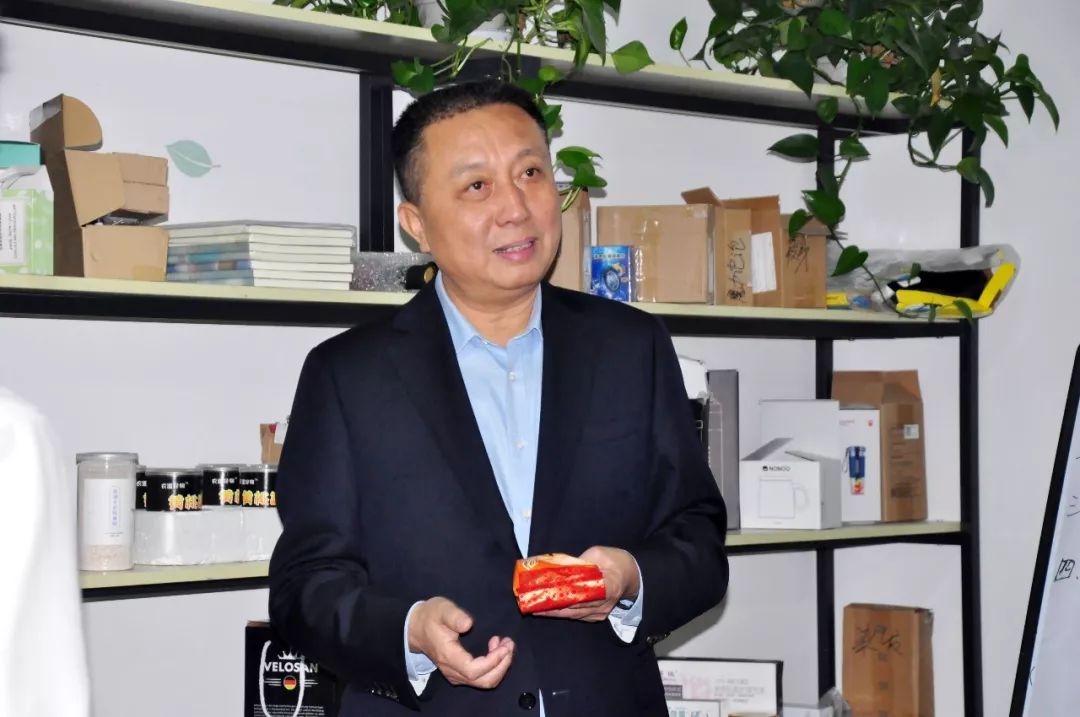 洛阳市人民政府副市长贺敏一行到炎黄科技园调研