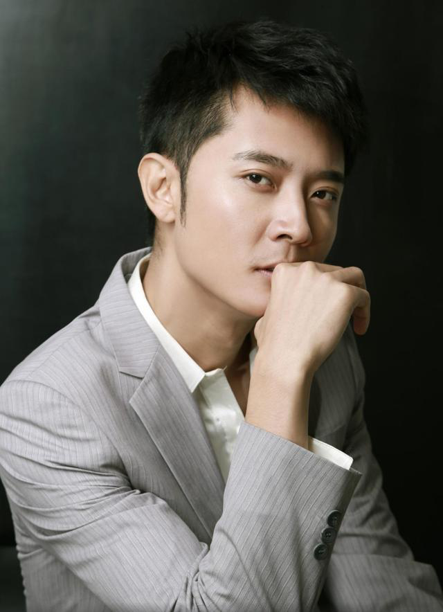 彧卿亦正亦邪,但是是个痴情的人,《夏家三千金》里面的华森正直绅士