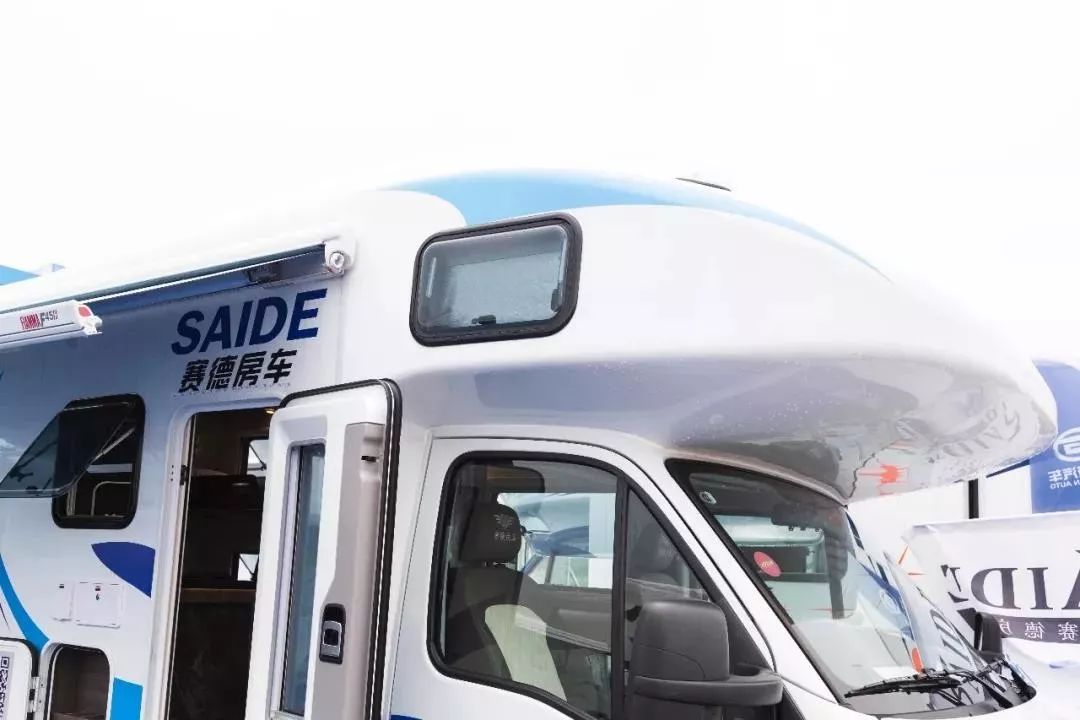 赛德白鲸c型房车系列之纵置子母床升级版