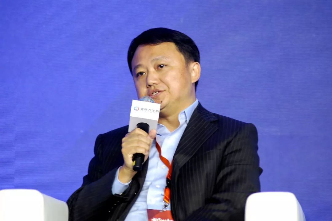 联篮球世界杯营销报告》正式发布,盛意互动总经理罗冉峰负责现场解读