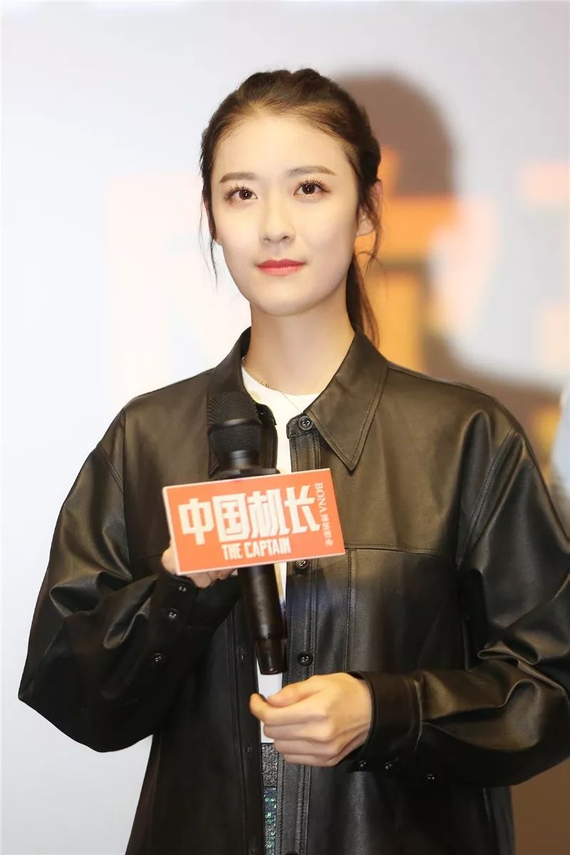 正在热映中国机长票房突破20亿全国路演圆满收官