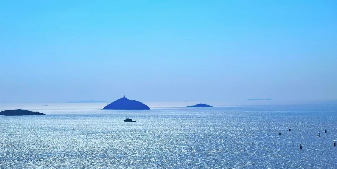 《美丽的金山三岛》作者:自动化公司 陈昊《擎天柱》作者:销售总公司