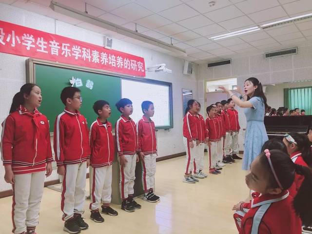 2006年参加工作,2012年调入北京市史家小学通州分校,唐宁老师自毕业