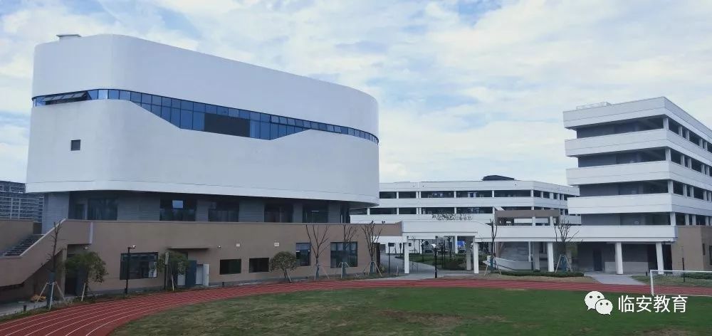 朗读亭木工坊沙画室机器人室航模海模室临安这所小学惊艳亮相打造设施