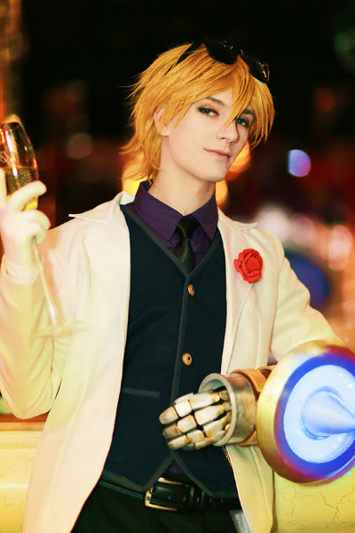 英雄联盟光执事伊泽瑞尔cos无一不在张扬着高贵与优雅