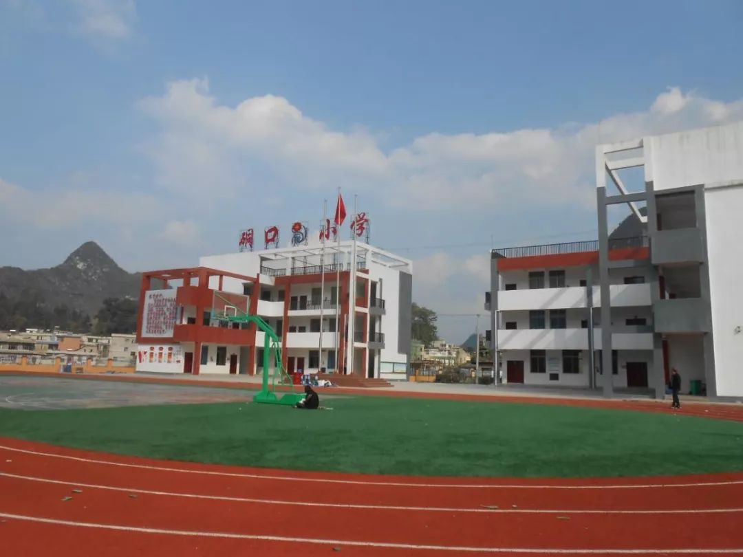 平惠水县芦山镇硐口小学都匀市民刘国说:教育这个变化大,以前的教育点