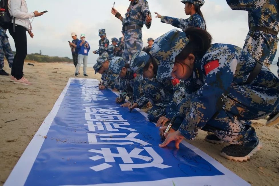 稍息立正向右看齐刘公岛小小海军来袭请查收